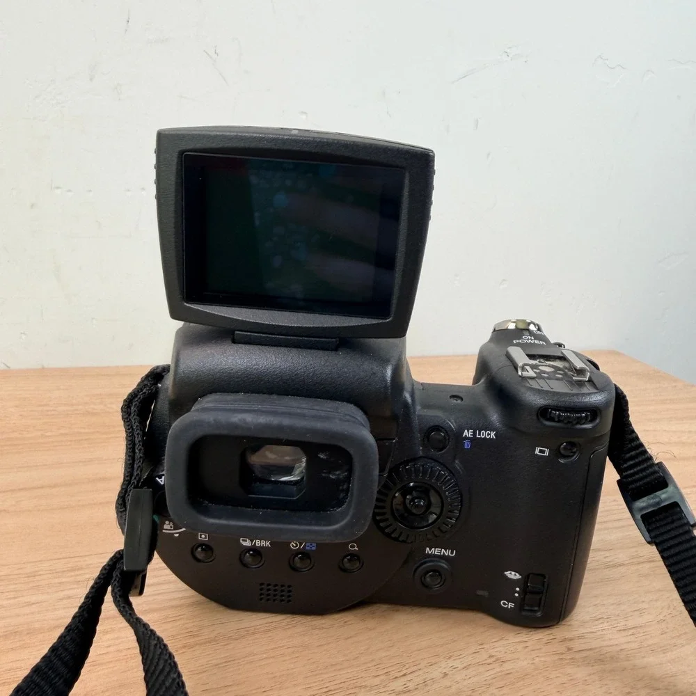Sony Cyber-shot DSC-R1 10.3MP Bridge Camera w/ Carl Zeiss Vario-Sonnar 24-120mm